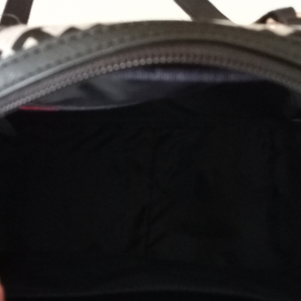 Tommy Hilfiger ladies handbag - Picture 6 of 8